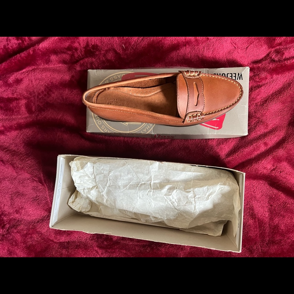 COPY - Weejuns Womans Loafers size 8.5
